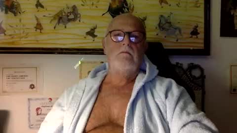 giutomma930394 online show from 10-22-25, 08:25