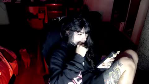 Snapshot of givenom chatting on 09-20-25, 12:44 dirtyvenom online show from 09-20-25, 12:44