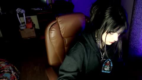 Snapshot of givenom chatting on 09-27-25, 04:39 dirtyvenom online show from 09-27-25, 04:39