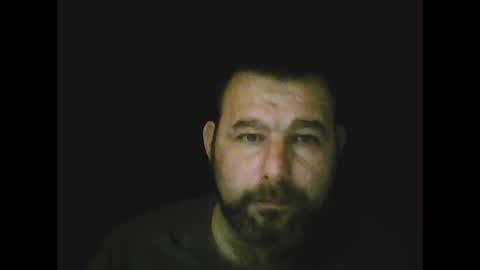 Snapshot of gjleeke chatting on 03-08-25, 11:07 guzz online show from 03-08-25, 11:07