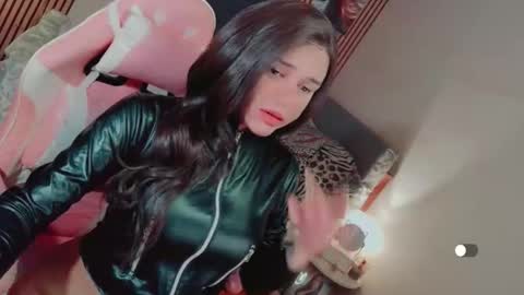 Snapshot of glamorous_queen chatting on 05-15-26, 03:57 AYANAH online show from 05-15-26, 03:57