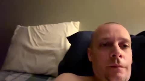 Snapshot of glenclark20 chatting on 09-18-25, 04:09 glenclark20 online show from 09-18-25, 04:09