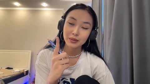 Mia online show from 03-15-26, 11:16