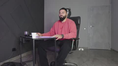 Matthew .. for short call me Matt online show from 10-30-25, 10:54