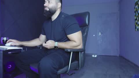 Matthew .. for short call me Matt online show from 11-27-25, 07:49