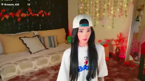 Snapshot of glimpse_of_love chatting on 11-16-25, 06:08 Sophie online show from 11-16-25, 06:08