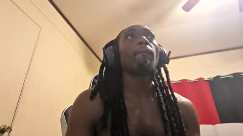 Snapshot of glomightyj chatting on 12-17-25, 05:13 glomightyj online show from 12-17-25, 05:13