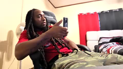 Snapshot of glomightyj chatting on 12-20-25, 11:01 glomightyj online show from 12-20-25, 11:01