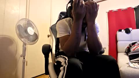 Snapshot of glomightyj chatting on 02-01-26, 01:37 glomightyj online show from 02-01-26, 01:37