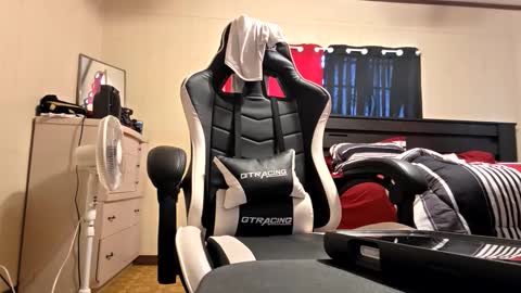 Snapshot of glomightyj chatting on 03-25-26, 10:16 glomightyj online show from 03-25-26, 10:16