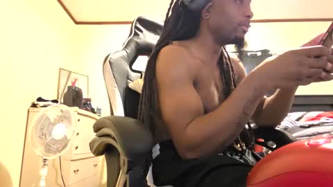 Snapshot of glomightyj chatting on 04-15-26, 01:29 glomightyj online show from 04-15-26, 01:29