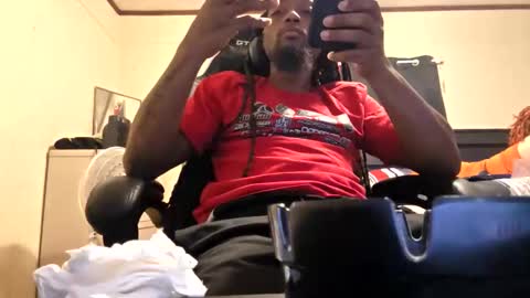 Snapshot of glomightyj chatting on 04-19-26, 12:11 glomightyj online show from 04-19-26, 12:11