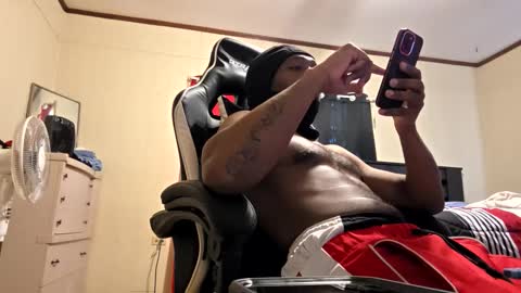 Snapshot of glomightyj chatting on 05-11-26, 06:27 glomightyj online show from 05-11-26, 06:27