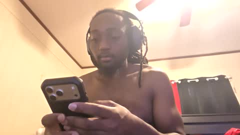 Snapshot of glomightyj chatting on 05-16-26, 04:17 glomightyj online show from 05-16-26, 04:17