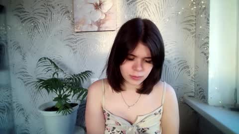 Snapshot of glossy_girl_1 chatting on 11-17-25, 11:05 Roxy online show from 11-17-25, 11:05