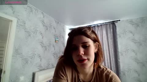 Snapshot of glossy_girl_1 chatting on 03-21-26, 01:26 Roxy online show from 03-21-26, 01:26