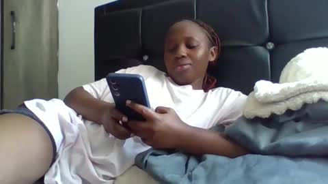 Snapshot of glossybae chatting on 10-18-25, 09:43 glossybae online show from 10-18-25, 09:43