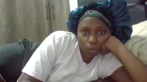 Snapshot of glossybae chatting on 10-19-25, 04:29 glossybae online show from 10-19-25, 04:29