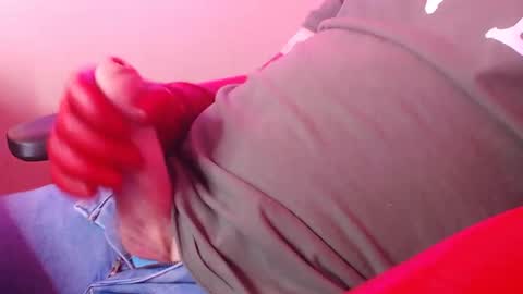 Glove Mad online show from 02-24-25, 10:58