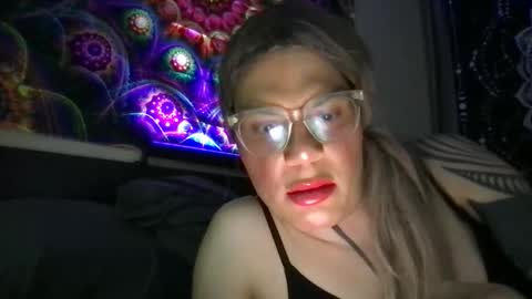 Glow Goddess online show from 12-16-25, 03:44