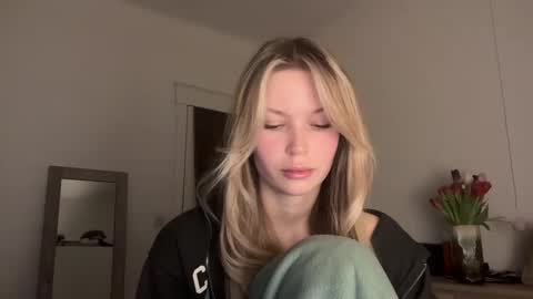 glow_angel online show from 01-31-25, 05:10