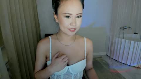 Snapshot of gloweme chatting on 06-05-26, 06:24 Mila online show from 06-05-26, 06:24