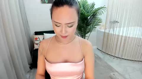 Snapshot of gloweme chatting on 06-14-26, 11:45 Mila online show from 06-14-26, 11:45