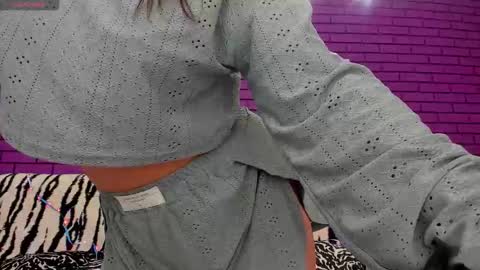 Snapshot of glowmimi chatting on 11-02-25, 08:22 Mia online show from 11-02-25, 08:22