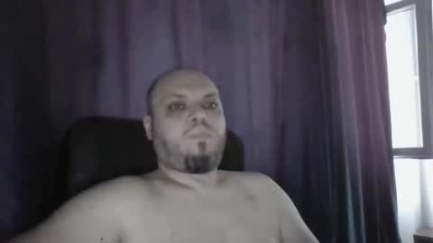 Snapshot of glusgan chatting on 05-16-26, 01:10 Your boy online show from 05-16-26, 01:10