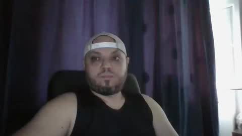 Snapshot of glusgan chatting on 05-21-26, 07:26 Your boy online show from 05-21-26, 07:26