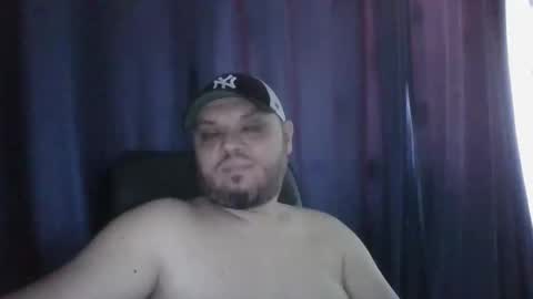 Snapshot of glusgan chatting on 06-08-26, 08:15 Your boy online show from 06-08-26, 08:15