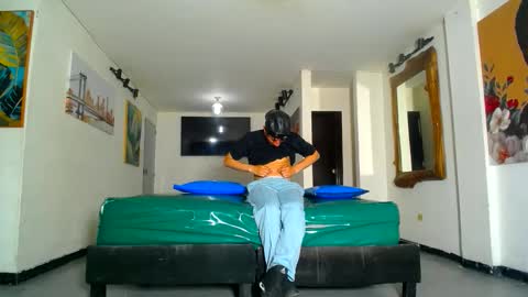 Snapshot of gnecos chatting on 06-06-26, 12:32 THOMAS AND DAMIAND online show from 06-06-26, 12:32