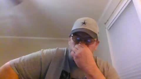 Snapshot of gobey33 chatting on 11-08-25, 01:17 IDKIDCIDGAF online show from 11-08-25, 01:17