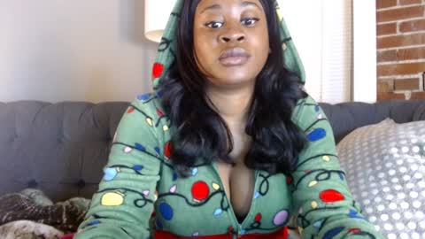 Snapshot of goddess_aaliyah chatting on 01-20-25, 12:18 goddess_aaliyah online show from 01-20-25, 12:18