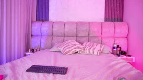 goddess_eli77 online show from 04-21-26, 03:02