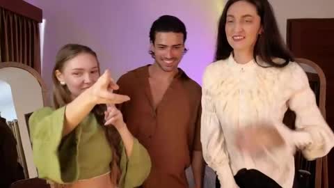   330 UTC2 girls   online show from 04-12-26, 02:49