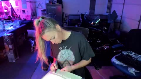 Patricia Mars           Goddess of Mars twitter thegoddessmindy online show from 10-23-25, 02:38