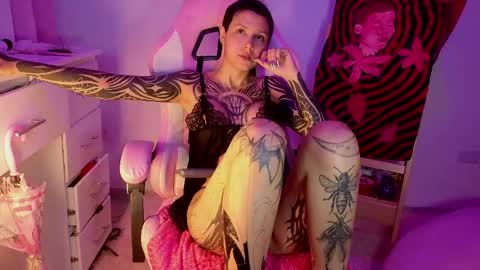 vee online show from 04-15-26, 06:20