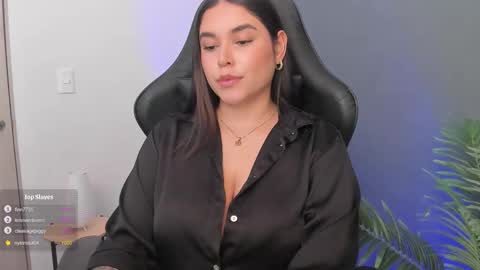 Snapshot of goddess_veronicaaa chatting on 10-28-25, 05:26 Miss Veronica - The Supreme online show from 10-28-25, 05:26