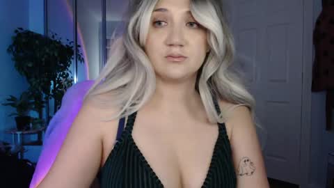 Snapshot of goddessemmy chatting on 05-14-26, 04:52 Goddess Emmy online show from 05-14-26, 04:52