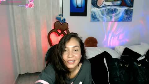 Snapshot of goddessnahi chatting on 04-17-26, 04:59 Naih Reyes online show from 04-17-26, 04:59