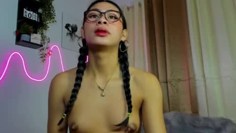 Kyla and Nian online show from 02-11-26, 01:43