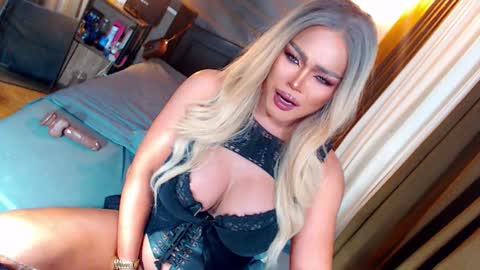 Snapshot of goddesss_hera chatting on 09-10-25, 05:18 Miss Anna online show from 09-10-25, 05:18