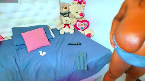 Snapshot of godessqqq chatting on 10-23-25, 02:00 Godess Tracy online show from 10-23-25, 02:00