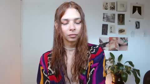 Snapshot of golden_alaska chatting on 12-03-25, 01:42 Alaska online show from 12-03-25, 01:42