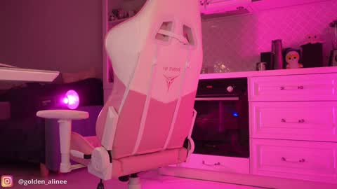 Snapshot of golden_alinee chatting on 01-23-25, 11:58 Aline meow   online show from 01-23-25, 11:58