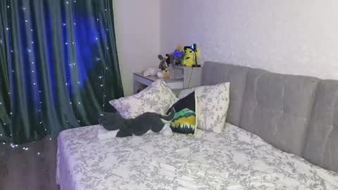 Snapshot of golden_bag chatting on 06-18-26, 08:57 Jess online show from 06-18-26, 08:57