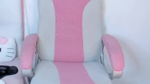 Snapshot of golden_issy chatting on 06-15-26, 12:24 golden_issy online show from 06-15-26, 12:24