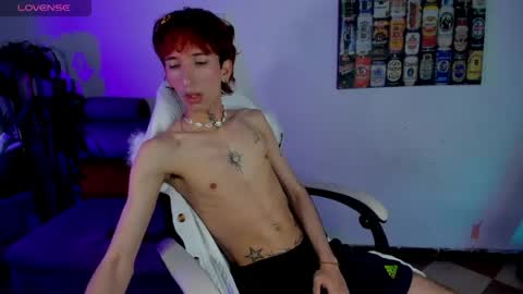 Snapshot of golden_twink_ chatting on 05-28-26, 06:21 JHONATH online show from 05-28-26, 06:21
