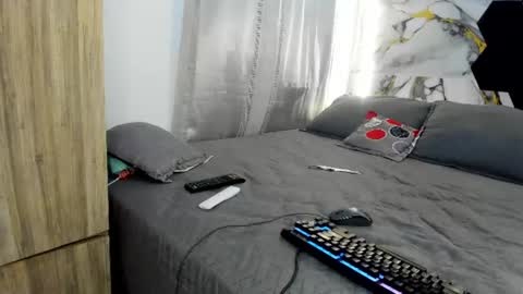 Snapshot of goldendesirexx_ chatting on 06-28-26, 06:47 Golden online show from 06-28-26, 06:47